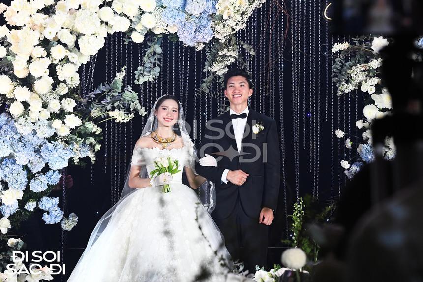 Đoàn Văn Hậu - Doãn Hải My được chúc sớm có em bé, khách dự cưới nói có rồi mà-2