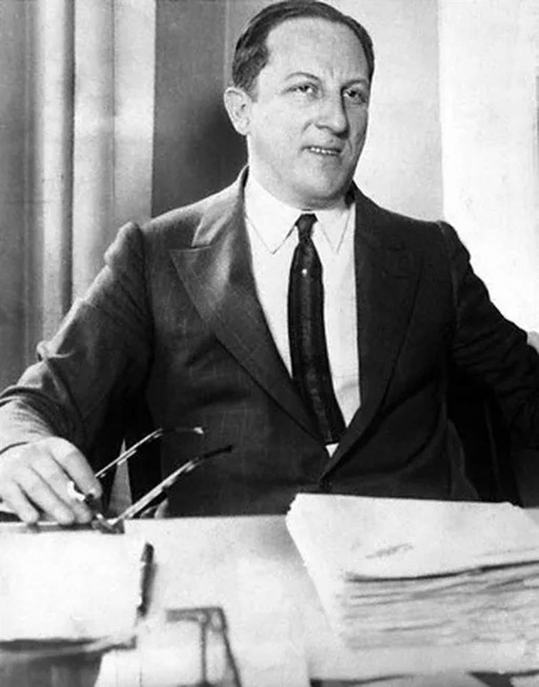 Cái chết nhiều uẩn khúc của tỷ phú giàu thứ 3 thế giới khi rơi khỏi máy bay-1