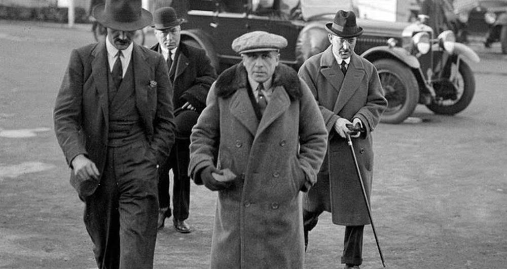 Cái chết nhiều uẩn khúc của tỷ phú giàu thứ 3 thế giới khi rơi khỏi máy bay-2