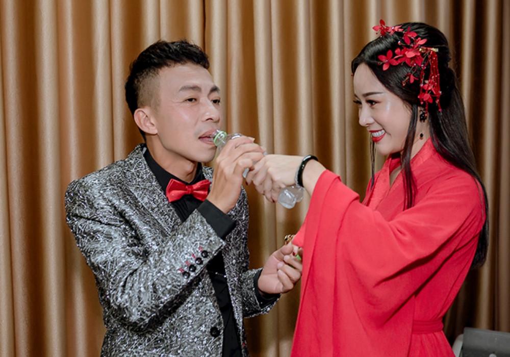 Việt Hoàn và vợ kém 18 tuổi từng hạnh phúc trước khi đường ai nấy đi-2