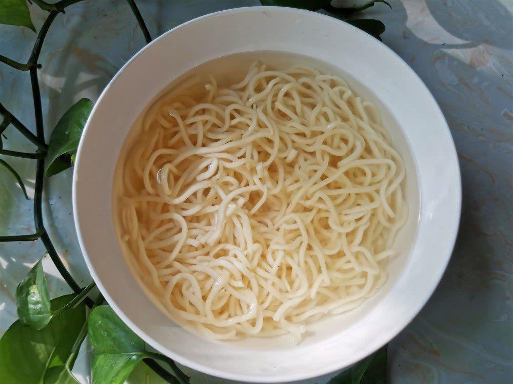 Chỉ với 10 phút, có ngay món mì xào gà cực ngon cho những ngày lười-1