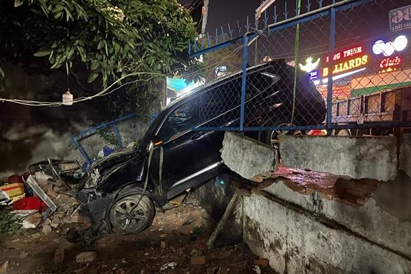 Ô tô tông liên hoàn làm cô gái tử vong ở TPHCM: Có nạn nhân biến dạng mặt-3