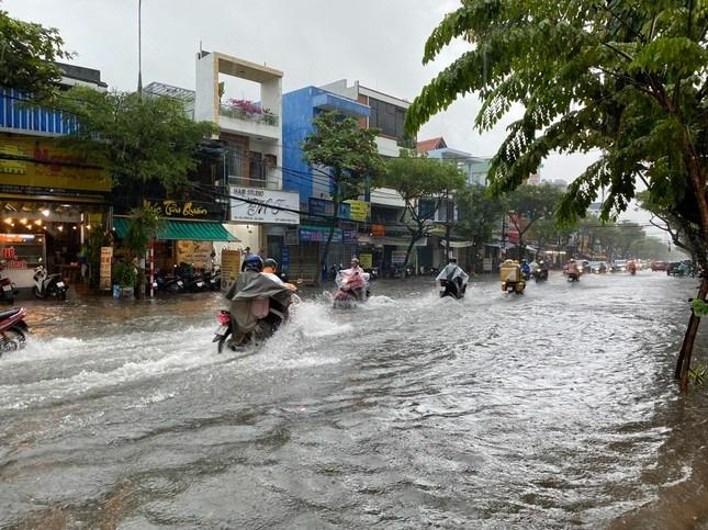 Cảnh báo mưa to gây ngập, Đà Nẵng thông báo cho học sinh nghỉ học trong đêm-1