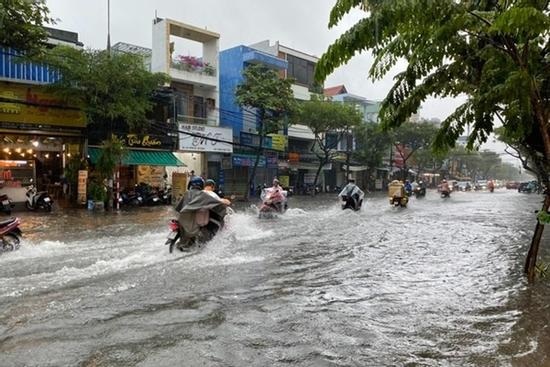 Cảnh báo mưa to gây ngập, Đà Nẵng thông báo cho học sinh nghỉ học trong đêm