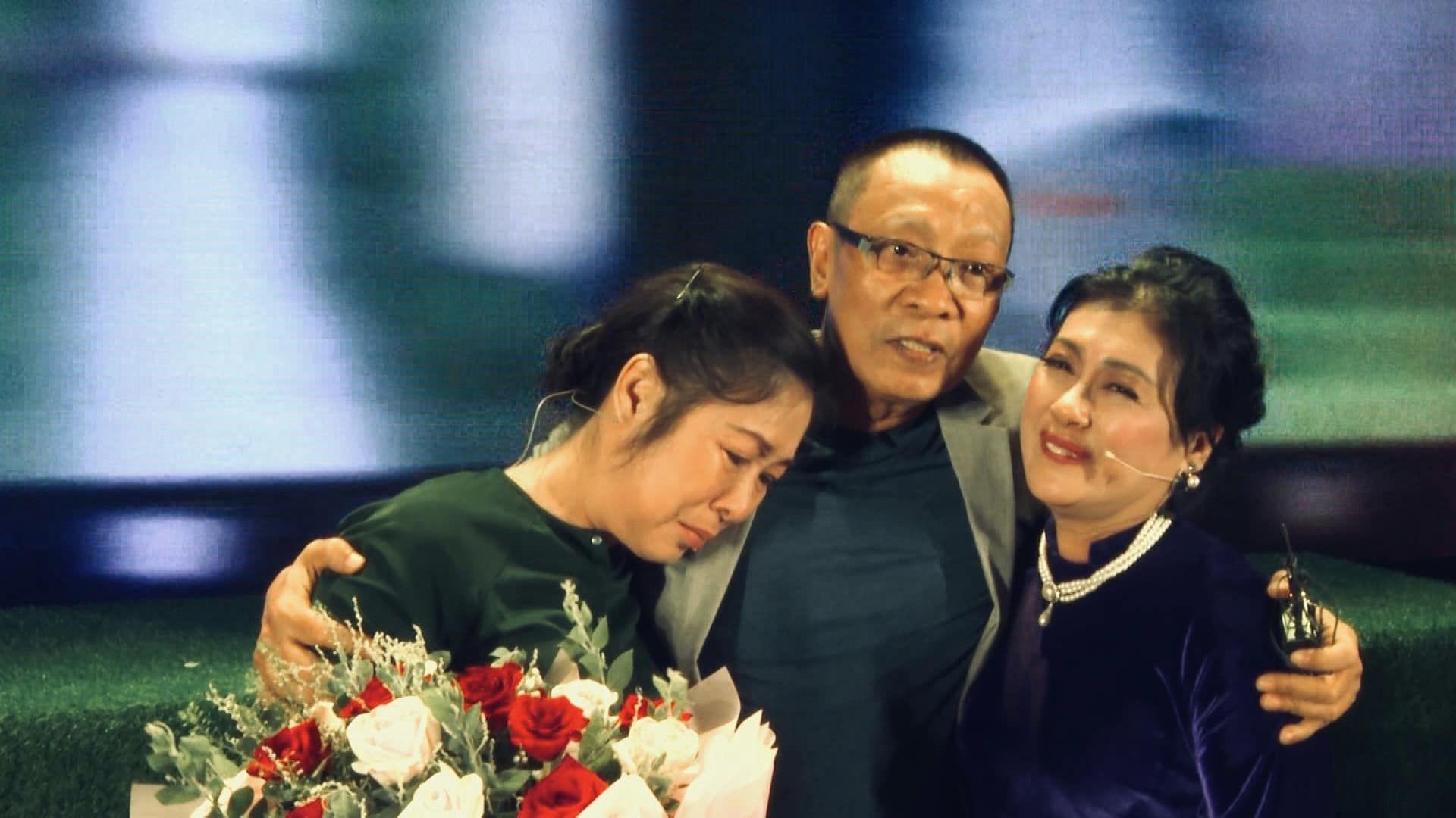 MC Lại Văn Sâm vụng về khi vào bếp-3