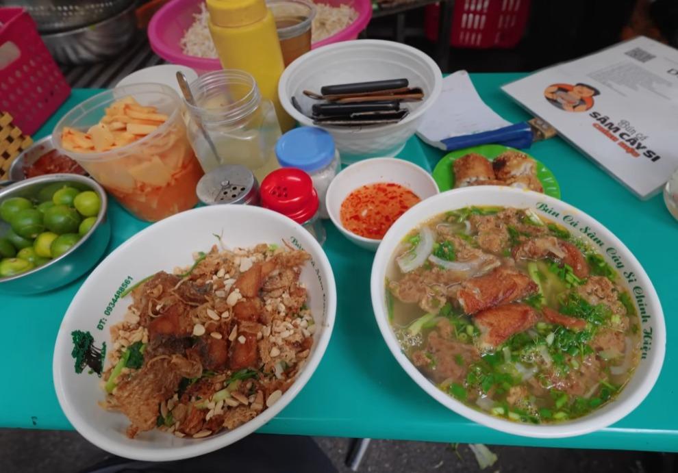 Khách Tây mê bún cá cuộn thịt lạ miệng ở Hà Nội, ăn một lúc 3 bát mới ‘bõ thèm’-2