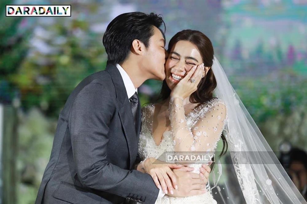 Cặp sao đẹp nhất Thái Lan hôn nồng cháy trong đám cưới cổ tích-3