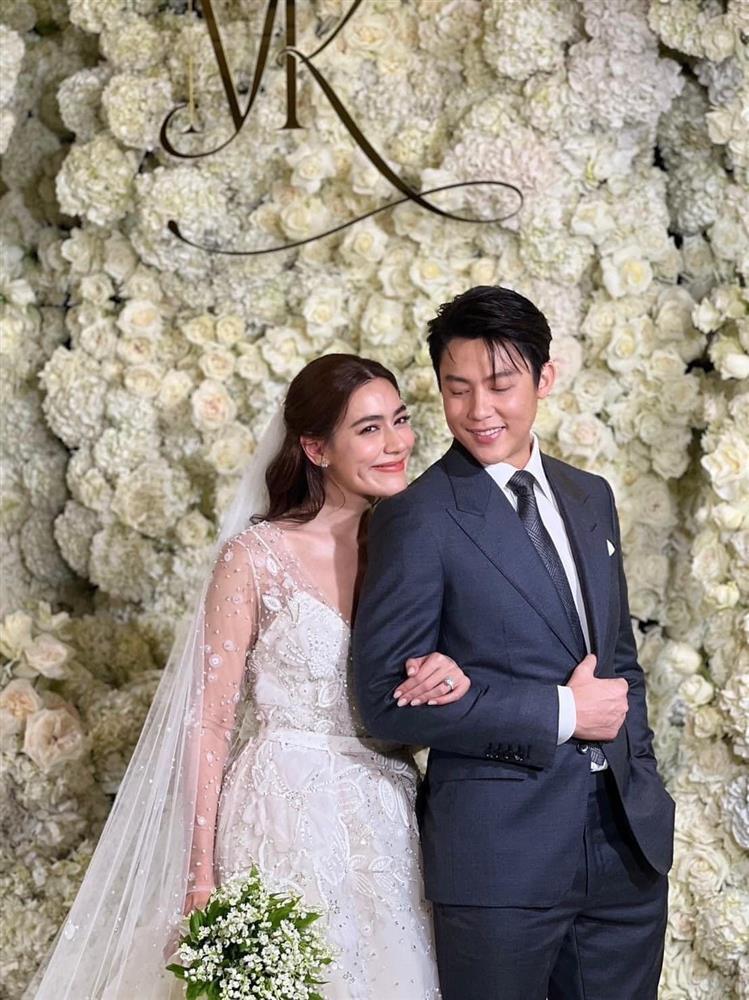 Cặp sao đẹp nhất Thái Lan hôn nồng cháy trong đám cưới cổ tích-10