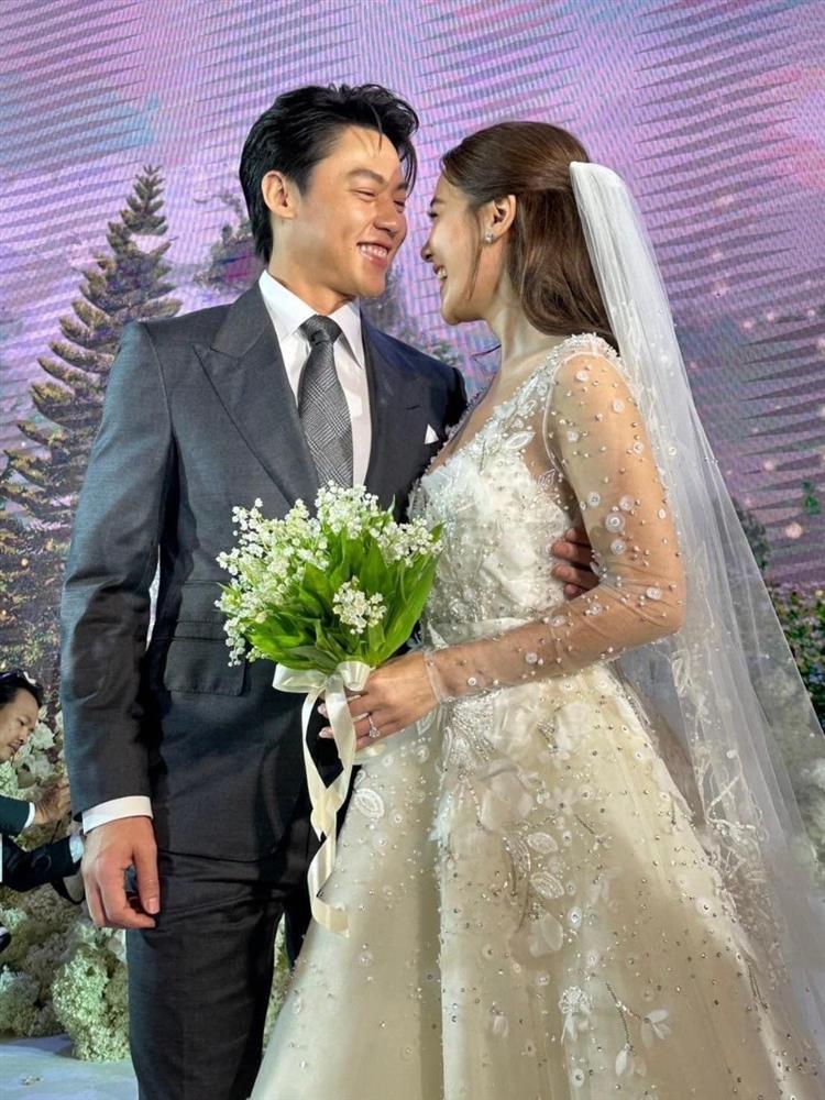Cặp sao đẹp nhất Thái Lan hôn nồng cháy trong đám cưới cổ tích-13
