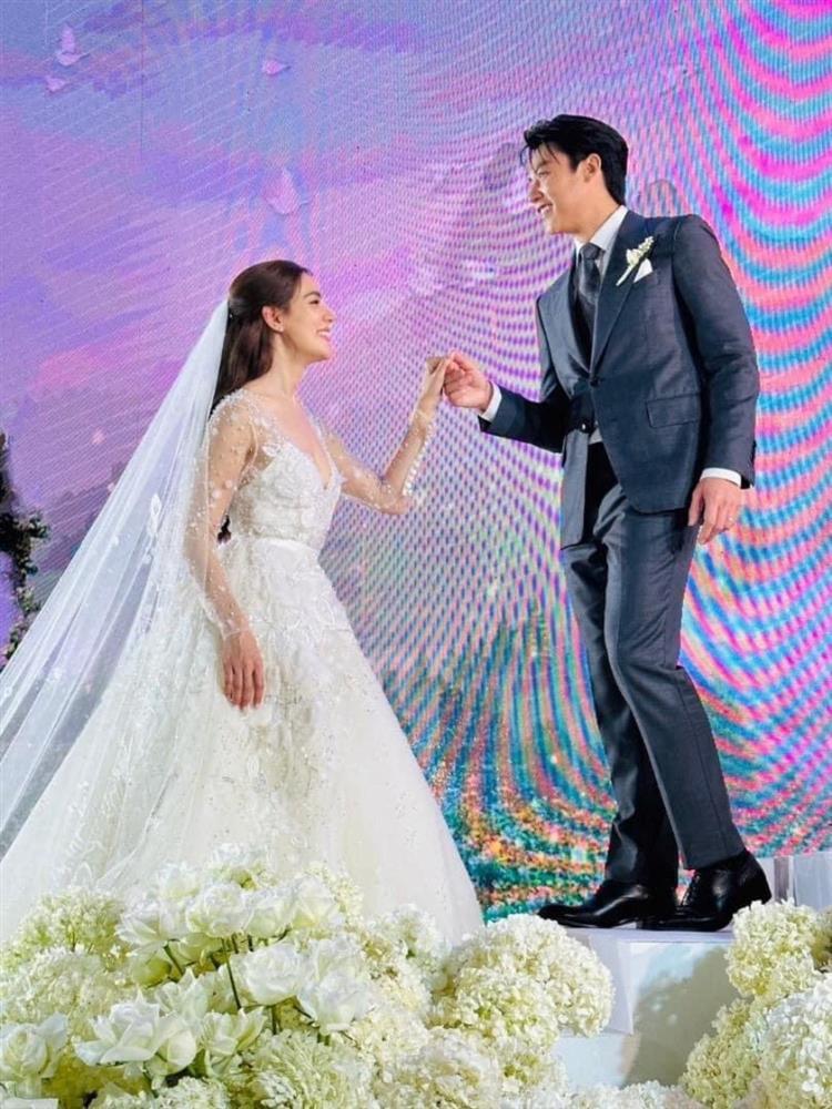 Cặp sao đẹp nhất Thái Lan hôn nồng cháy trong đám cưới cổ tích-14