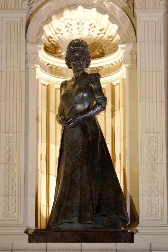 Vua Charles khóc tưởng nhớ Nữ hoàng Elizabeth II-3