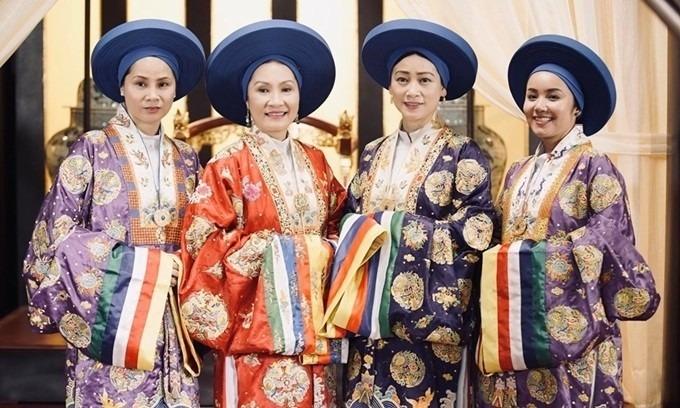 Khen, chê quanh phục trang trong phim Việt-2