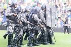 Bạo loạn kinh hoàng ở Brazil: Hàng trăm CĐV hỗn chiến, đuổi đánh cầu thủ