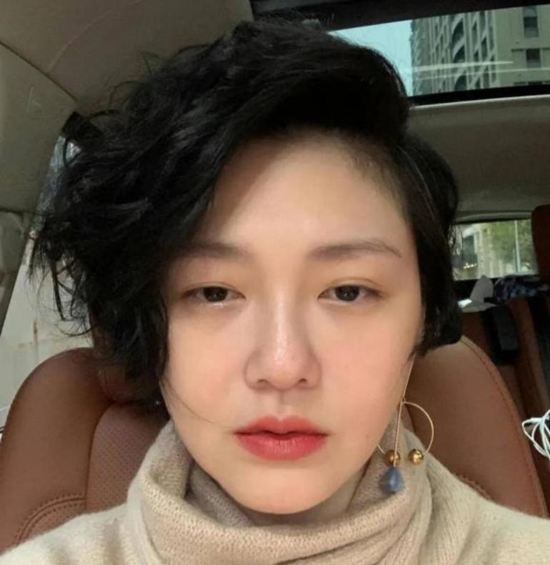 Từ Hy Viên bất ngờ công khai lộ diện sau nghi vấn sinh con cho chồng mới ở tuổi U50-1