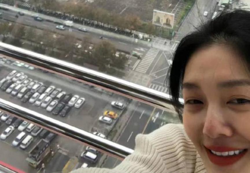 Từ Hy Viên bất ngờ công khai lộ diện sau nghi vấn sinh con cho chồng mới ở tuổi U50-2