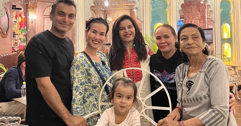 Ái nữ nhà Võ Hạ Trâm chuẩn gái Ấn khi diện trang phục truyền thống đón Tết Diwali-1