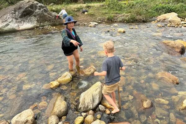 Sa Pa treo bảng khuyến cáo du khách không mặc trang phục Mông Cổ chụp ảnh-3