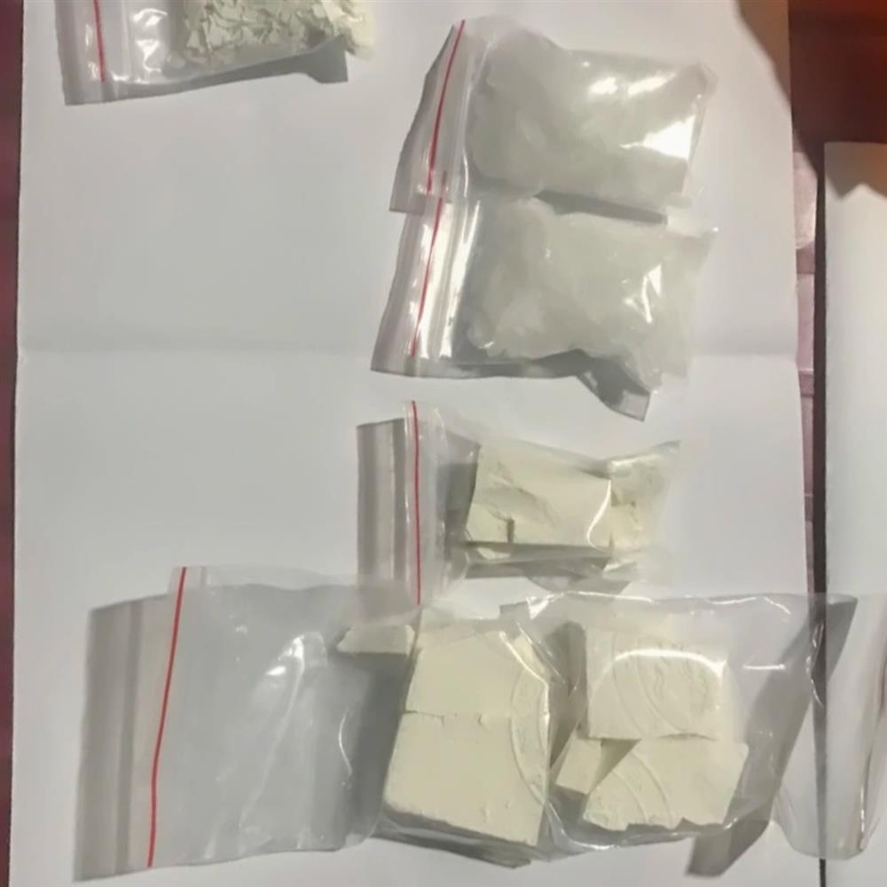 Người phụ nữ 60 tuổi lĩnh 20 năm tù vì vận chuyển ma túy-2