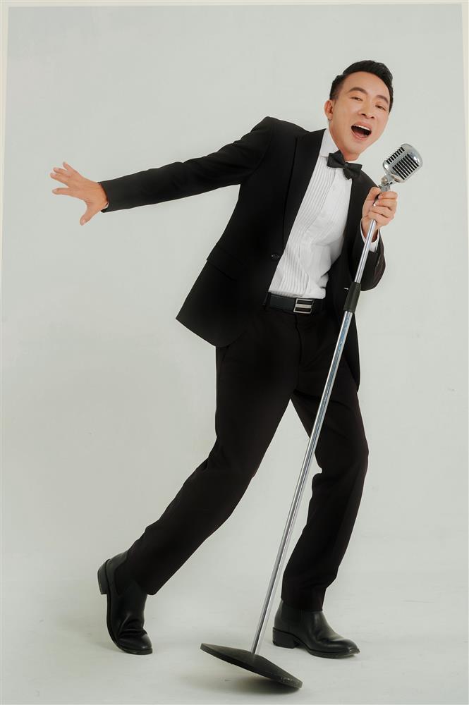 Nam ca sĩ U60 sống độc thân, vui thú điền viên sau khi ly hôn vợ kém 18 tuổi-1