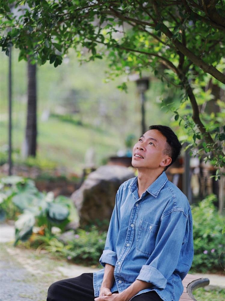 Nam ca sĩ U60 sống độc thân, vui thú điền viên sau khi ly hôn vợ kém 18 tuổi-6