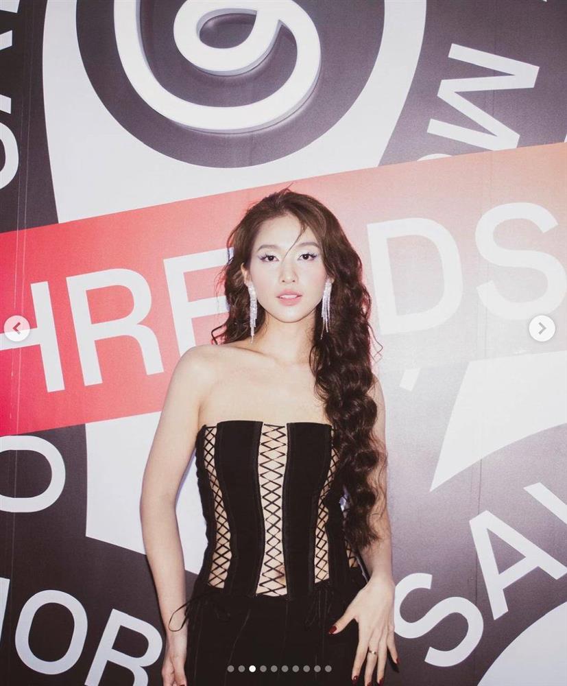 Đường cong khiêm tốn, Khả Ngân mặc váy xẻ quyến rũ vẫn hút 2 triệu người theo dõi-2