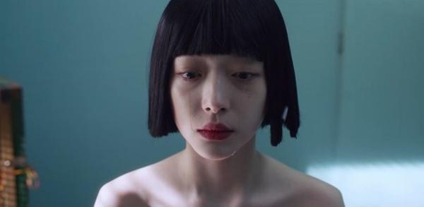 Sulli giãi bày chuyện bị ném đá vì không mặc nội y trong phim tài liệu cuối-6