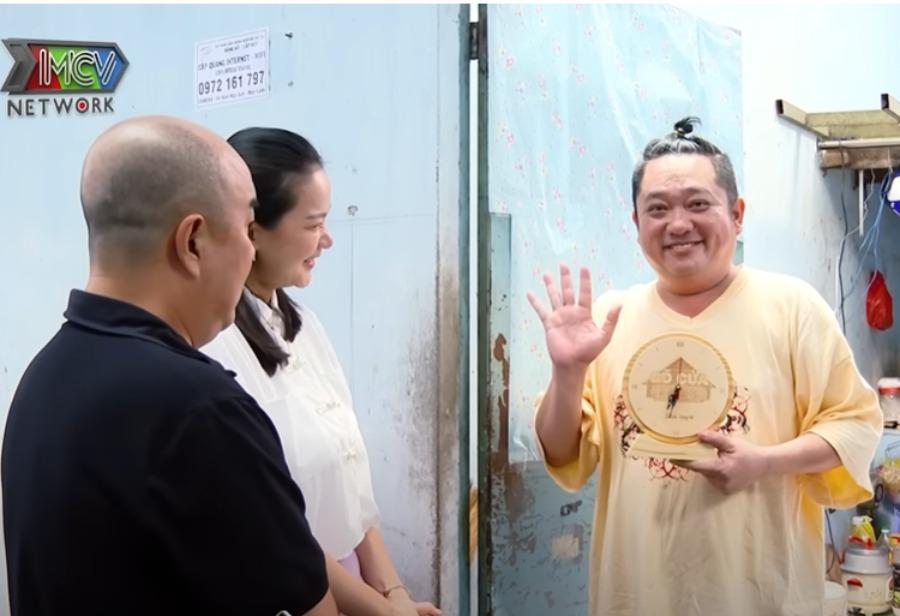 Danh tính 2 người phụ nữ trên bức ảnh treo ở phòng trọ ‘thằng Cò’ Đất phương Nam-1