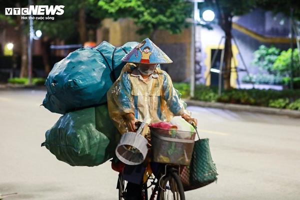 Người lao động nghèo vật lộn mưu sinh trong đêm giá rét đầu Đông-6