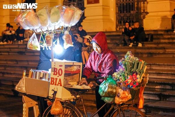 Người lao động nghèo vật lộn mưu sinh trong đêm giá rét đầu Đông-8