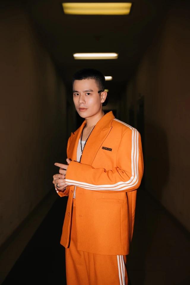 Tình tin đồn của Midu bất ngờ tung ảnh cưới bên cô gái lạ kèm dòng thông báo hết ế-1