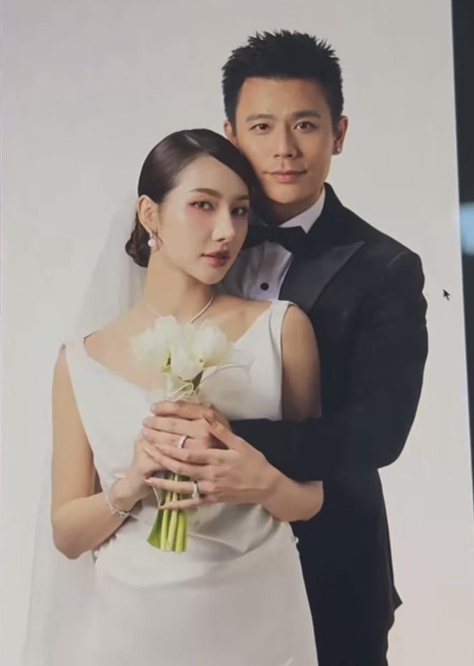 Tình tin đồn của Midu bất ngờ tung ảnh cưới bên cô gái lạ kèm dòng thông báo hết ế-4