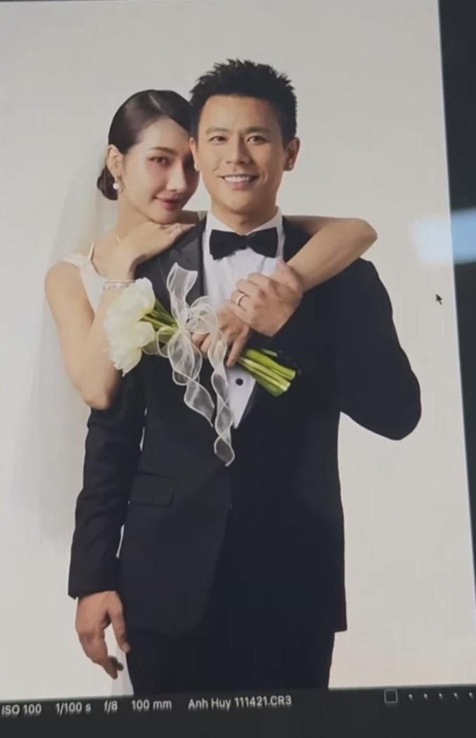 Tình tin đồn của Midu bất ngờ tung ảnh cưới bên cô gái lạ kèm dòng thông báo hết ế-3