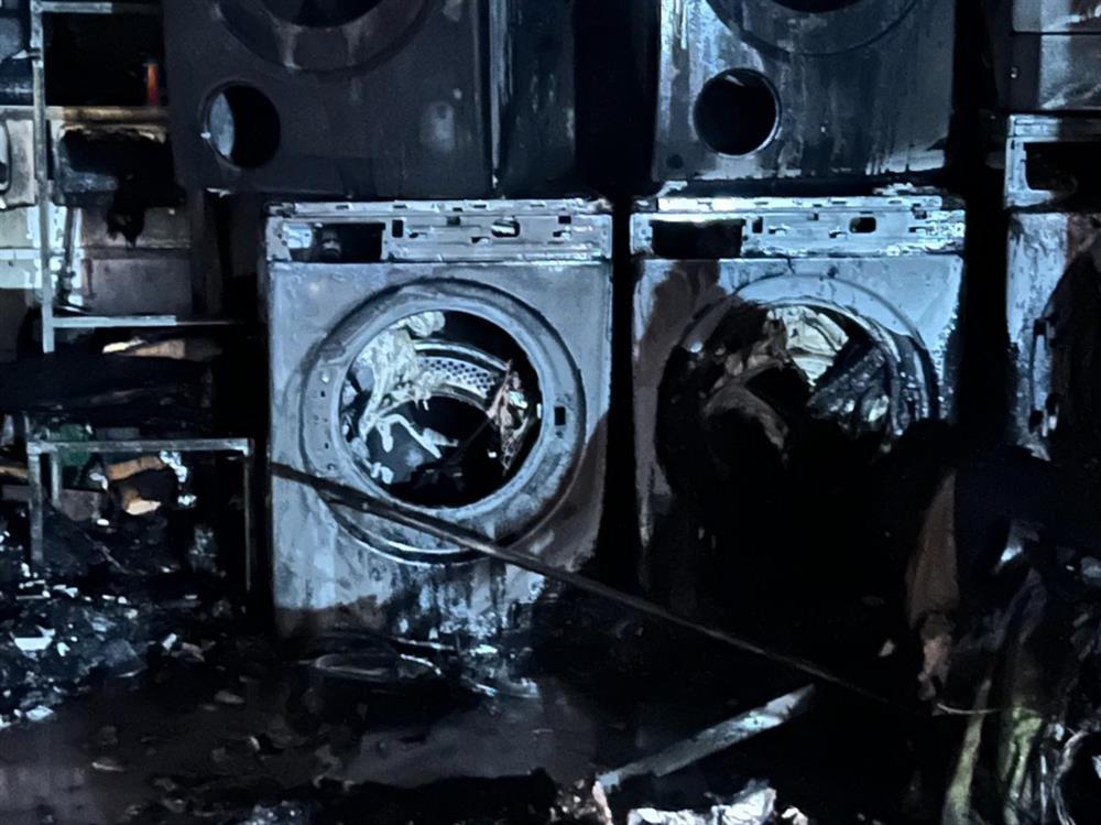 Ba ki ốt ở Hà Nội cháy rụi trong đêm-1