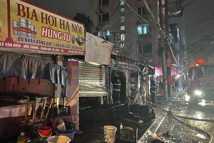 Hải Phòng: Dập tắt đám cháy lan từ xe máy, xe đạp điện ở chân cầu thang nhà dân-2