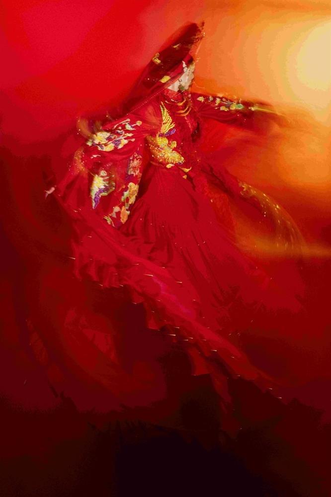 Đối thủ Bùi Quỳnh Hoa bị tố gian lận, cư dân mạng gọi thẳng tên chủ tịch Miss Universe-8