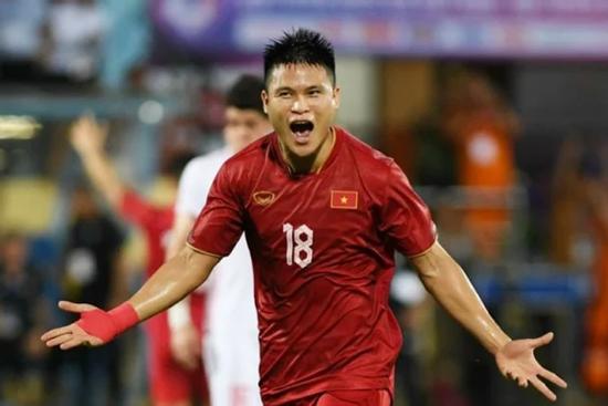 Hàng công tuyển Việt Nam: Sút nhiều, chệch mục tiêu