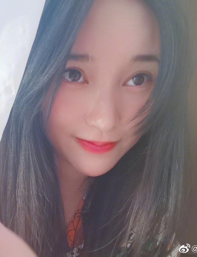 Nữ thần không tuổi Trung Quốc gây tranh cãi khi công khai bạn trai bằng tuổi con-2