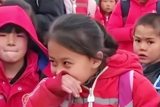 Từng nổi tiếng nhờ nụ cười thiên thần, gia đình từ chối hợp đồng 'khủng', cô bé 7 tuổi năm nào hiện ra sao?