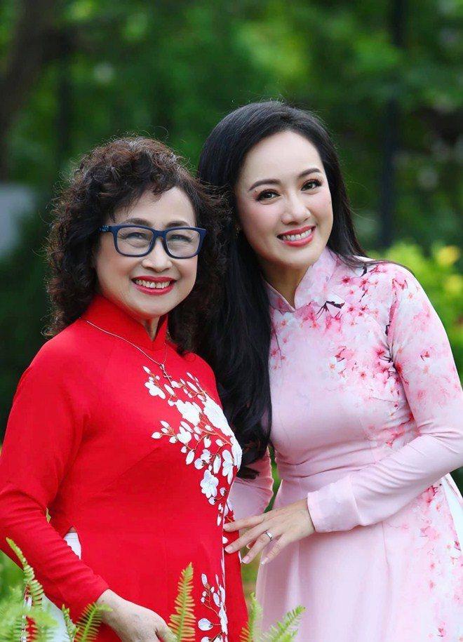 NSƯT Kim Tiến - Giọng đọc huyền thoại VTV: Hé lộ hôn nhân hạnh phúc tuổi U80 bên chồng thứ 2, du lịch khắp nơi tận hưởng cuộc sống-7