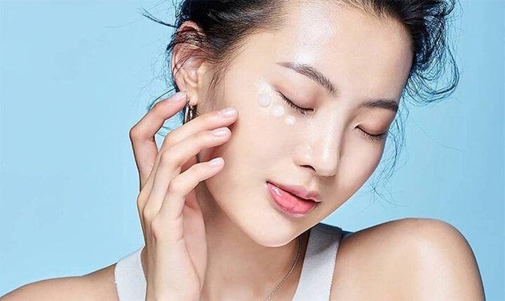 Cách chăm sóc vùng da mỏng dưới mắt-3