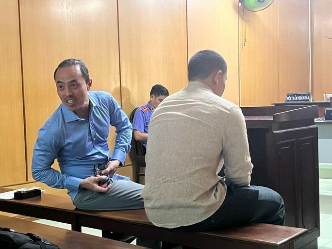 Phạt tù 2 Việt kiều hành hung công an ở quận 1-1