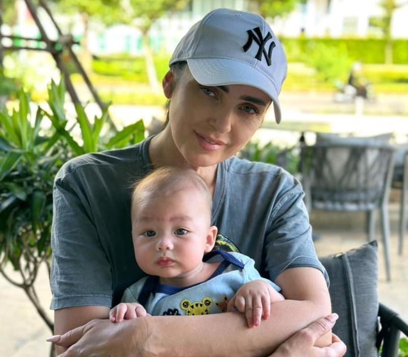 Không kém mẹ vợ Đoàn Văn Hậu, mẹ vợ 1 cầu thủ khác nhan sắc cũng cực xinh đẹp-4