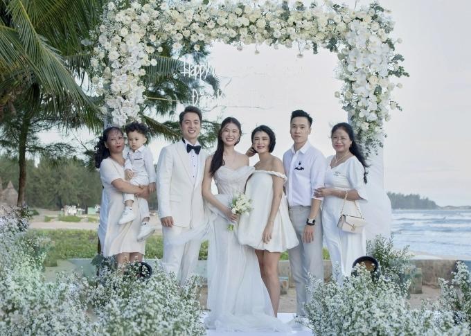 Bên nhau suốt 1 thập kỷ, cặp đôi sao Việt cưới lần nữa, cười không ngớt vì 2 cậu quý tử đòi có thêm em gái-3