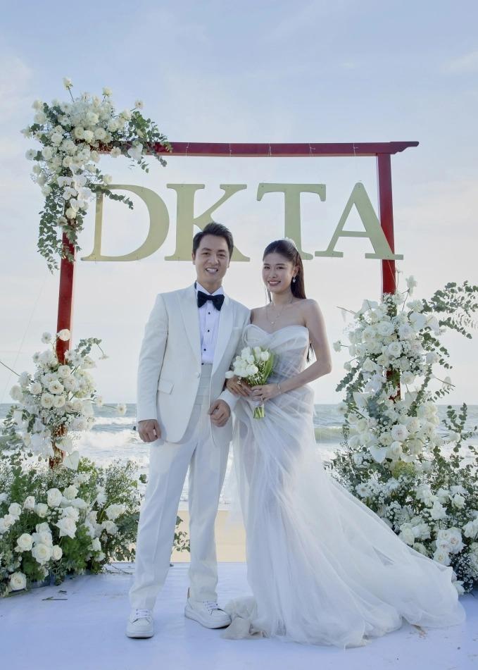 Bên nhau suốt 1 thập kỷ, cặp đôi sao Việt cưới lần nữa, cười không ngớt vì 2 cậu quý tử đòi có thêm em gái-4