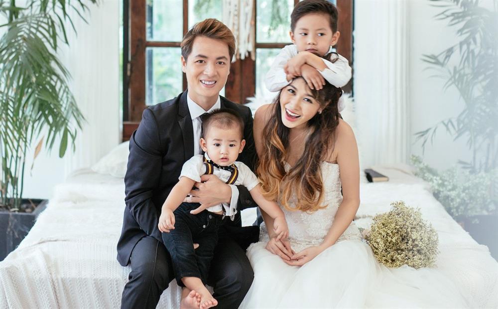 Bên nhau suốt 1 thập kỷ, cặp đôi sao Việt cưới lần nữa, cười không ngớt vì 2 cậu quý tử đòi có thêm em gái-6