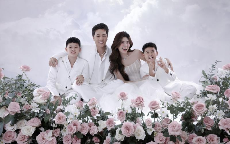 Bên nhau suốt 1 thập kỷ, cặp đôi sao Việt cưới lần nữa, cười không ngớt vì 2 cậu quý tử đòi có thêm em gái-7