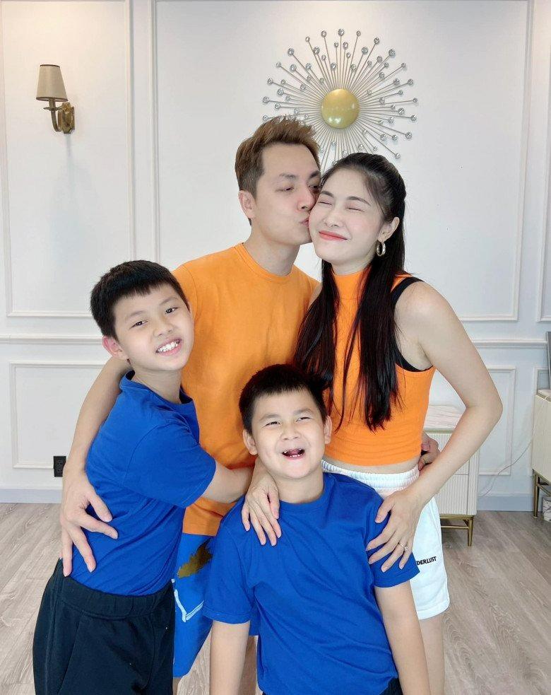 Bên nhau suốt 1 thập kỷ, cặp đôi sao Việt cưới lần nữa, cười không ngớt vì 2 cậu quý tử đòi có thêm em gái-8