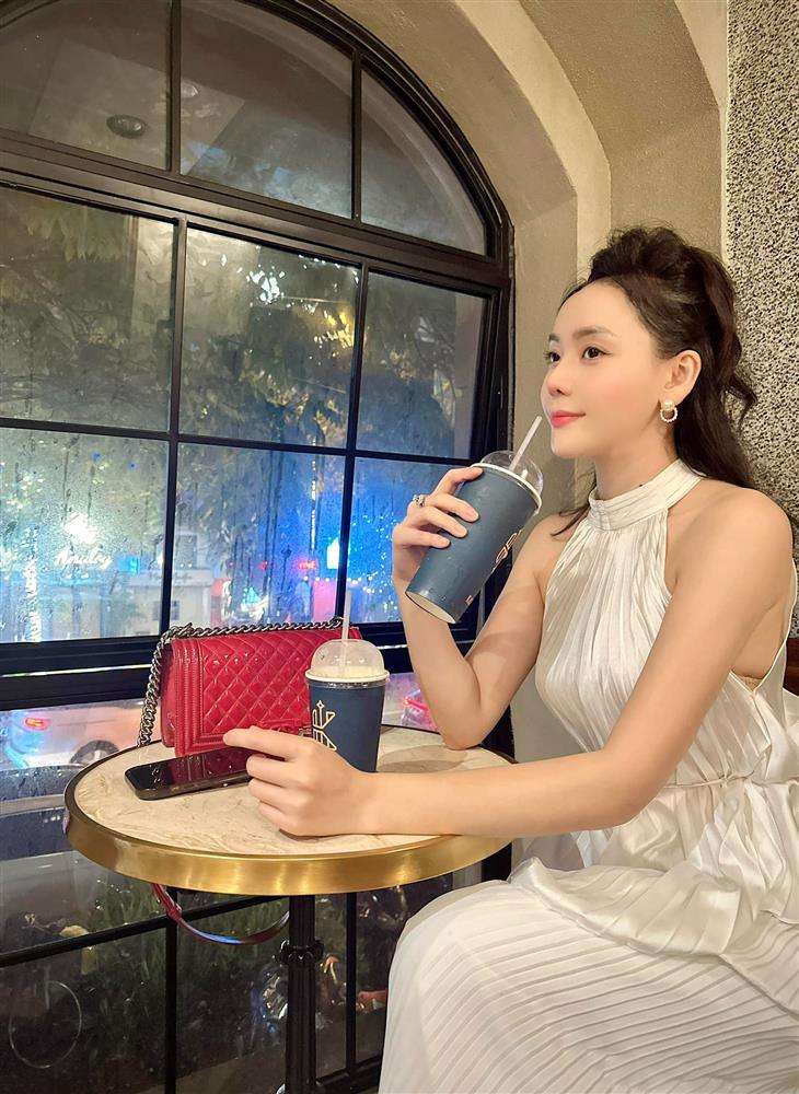 Chân dung chị đẹp vừa ly hôn bất ngờ thả thính trai đẹp Lâm Chúng Ta Của 8 Năm Sau-7