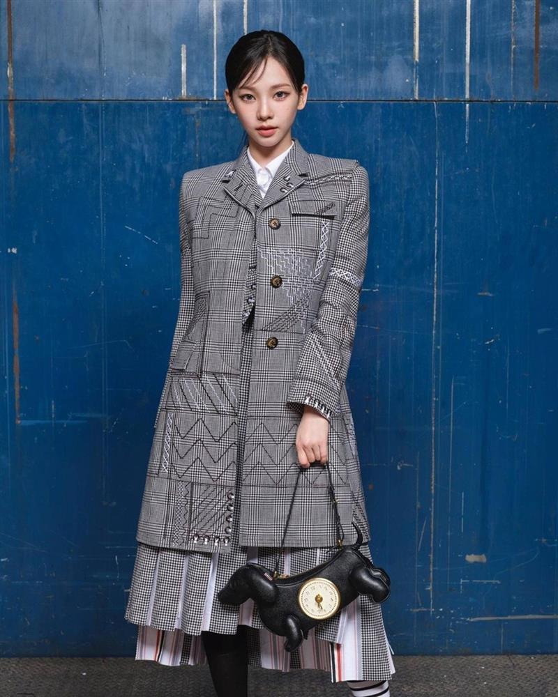 Nhóm aespa chuộng diện váy áo cắt xẻ độc đáo, có nhiều chi tiết lạ mắt-5