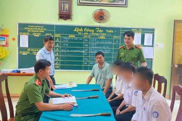 Xôn xao thông tin học sinh lớp 6 ngồi bàn giáo viên dạy học sinh lớp 1-2